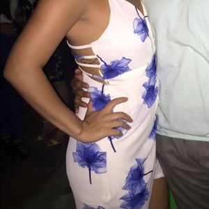 Mini dress - white with blue flowers